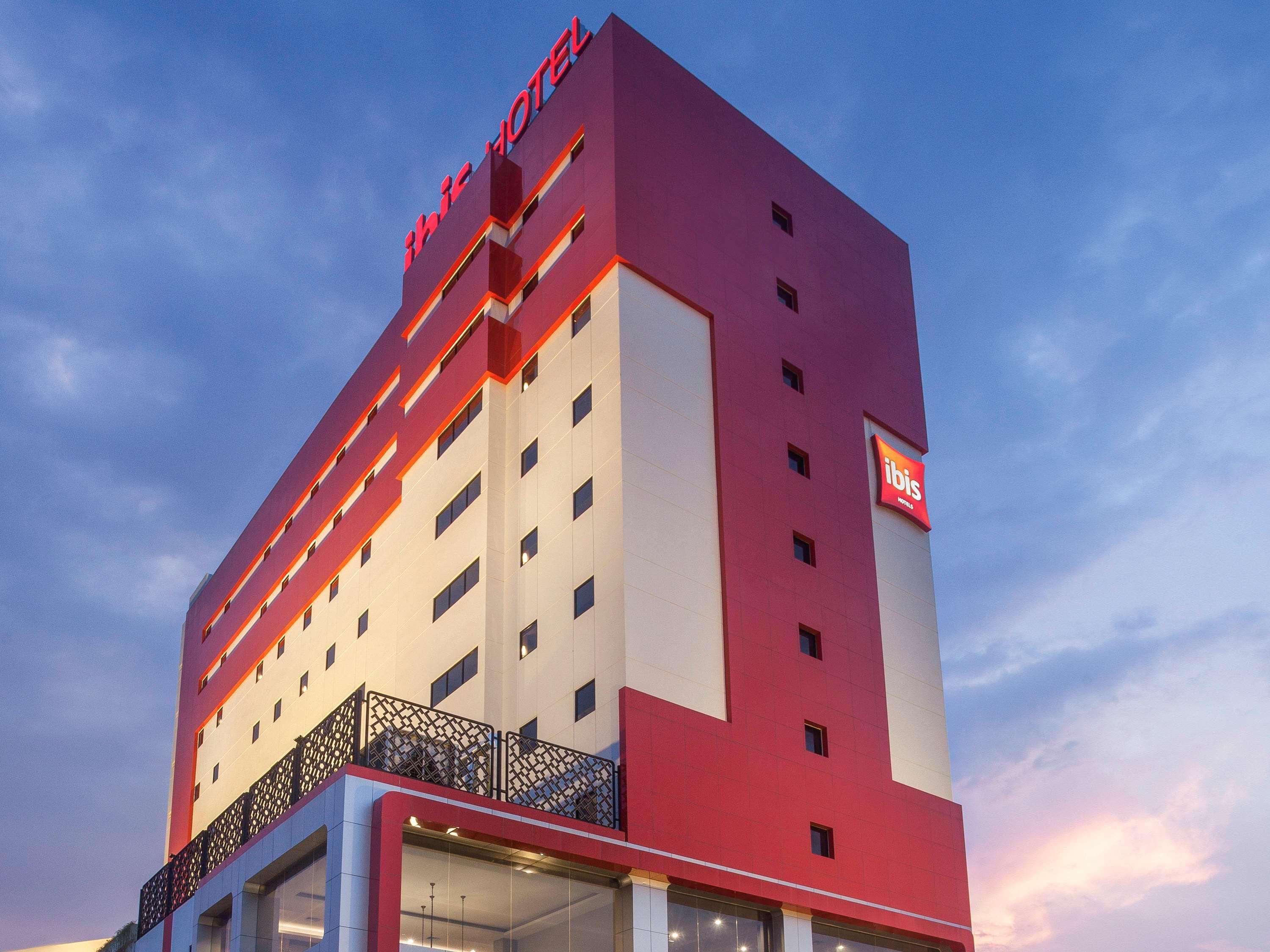 Ibis Pontianak City Center Exterior photo